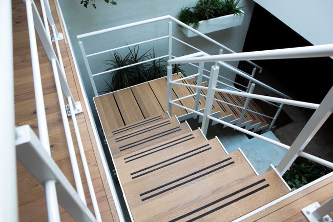 Trap in woningen naar de kelder