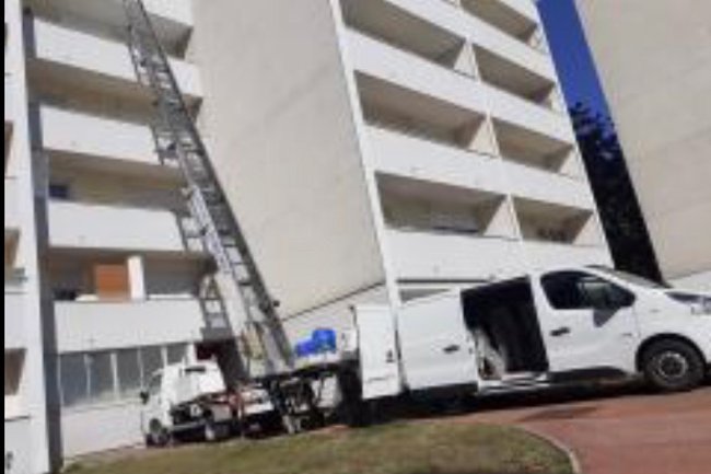 Professional removal services in flats without lifts.