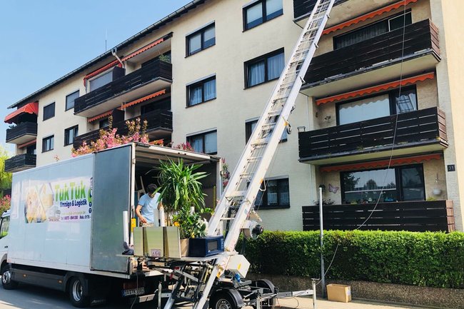 Möbeln oder Lieblingspflanzen federleicht über Balkon