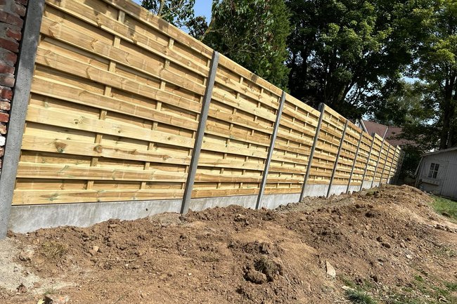 Hout-Betonschutting