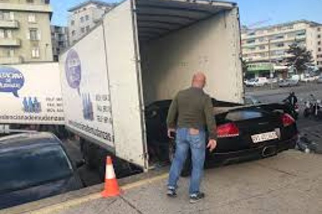 transporte de vehiculos en camiones cerrados