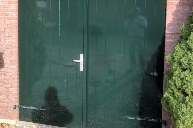 Staldeuren Oud Beijerland in standgroen gelakt.