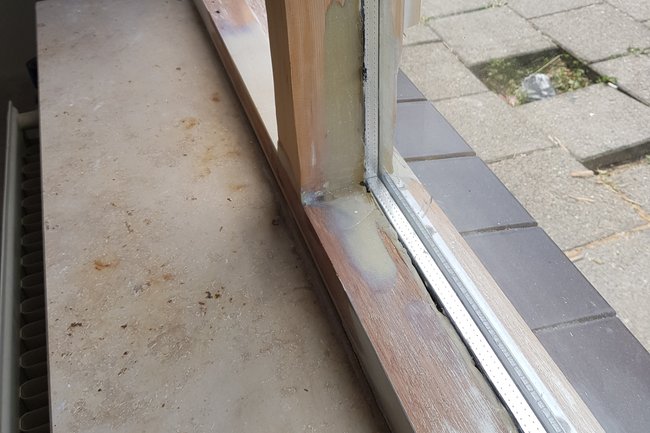 Kozijn opgevuld met epoxy