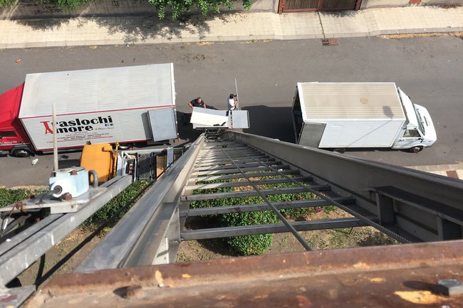 Traslochi Amore,dispone di elevatore fino al decimo piano.