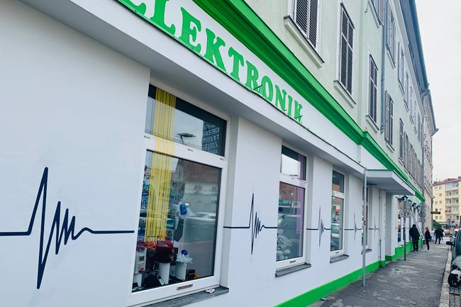 Fassadenanstrich und Fassadenbeschriftung mit Silikatfarben