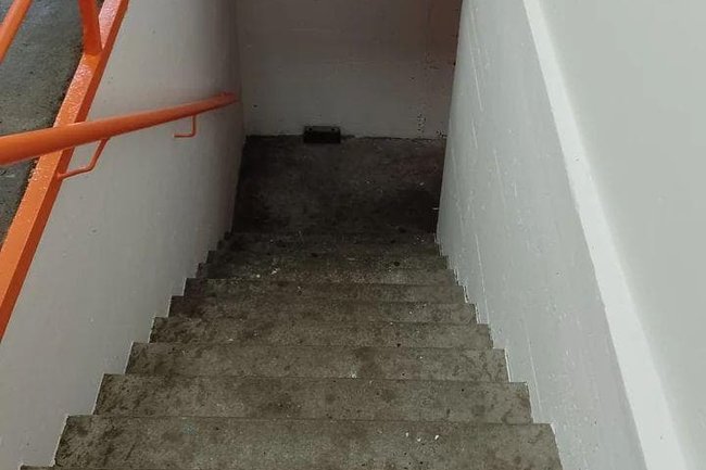 Keller Abgang  Gebrüder Weis