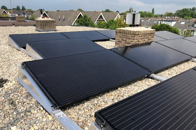 15 Dmegc panelen met SolarEdge omvormer. Berkel en Rodenrijs