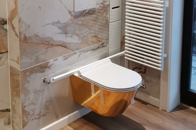 Volledige badkamer met hang toilet de luxe