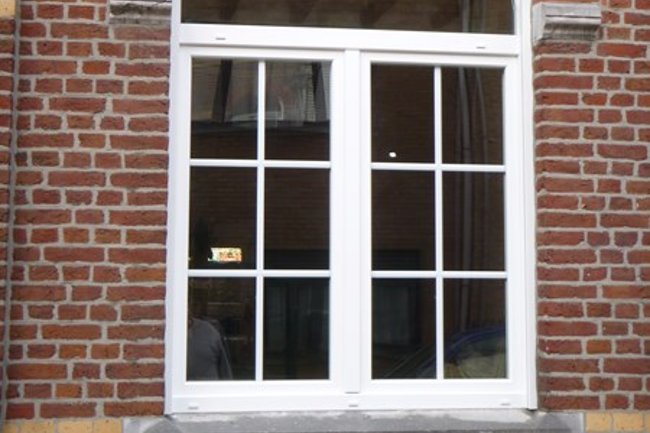 châssis pvc avec faux cintrage