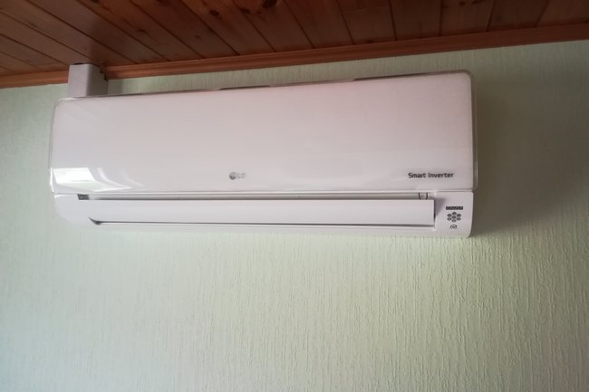 LG Deluxe 2.5 kW model , koelleidingen via zolderruimte