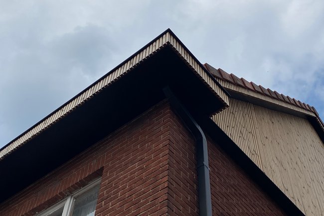 Renovatie hellend dak + gedeelte zijgevel