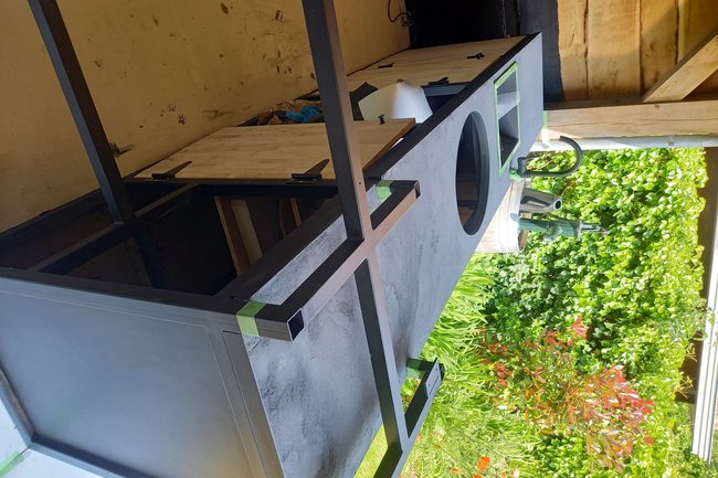 Buitenkeuken blad afgewerkt met cementlook