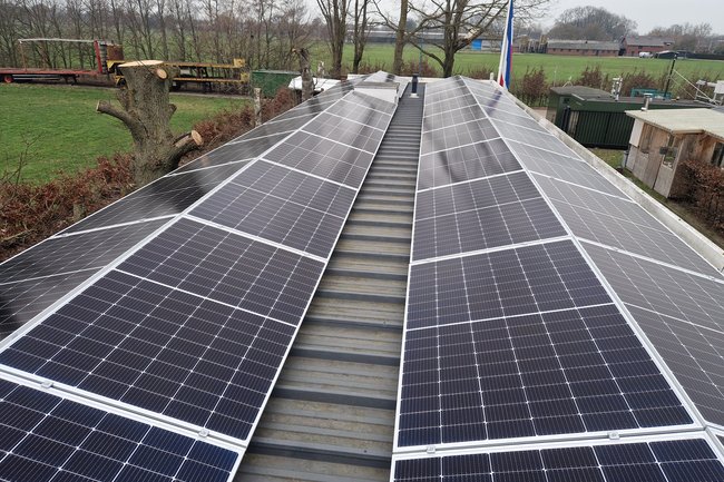 43 astronergy 405wp panelen met een 17KW growatt omvormer