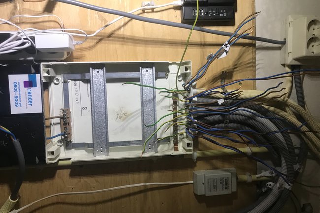 Meterkast aanleggen €250 excl BTW in ongeveer 3 uur gedaan