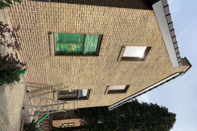 Gevel gerenoveerd uitgekapt gereinigd gevoegd geimpregneerd
