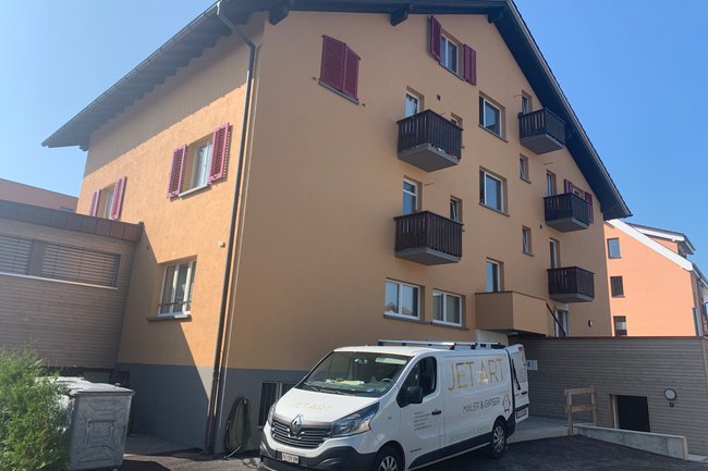 Komplette Fassade und Balkone neu gestrichen