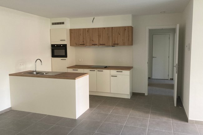 Nieuwbouwappartement afgewerkt voor verhuur.