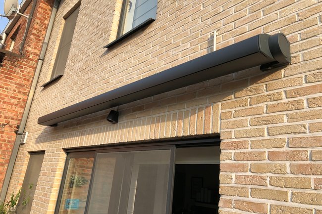 Zonnescherm, zwart, gesloten kast