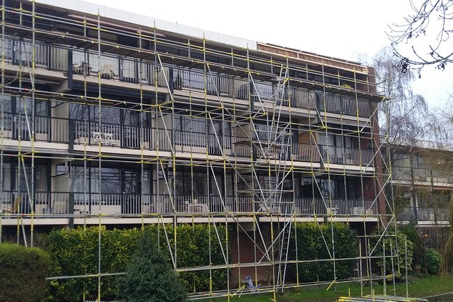 Het plaatsen van 155 meter nieuwe boeidelen