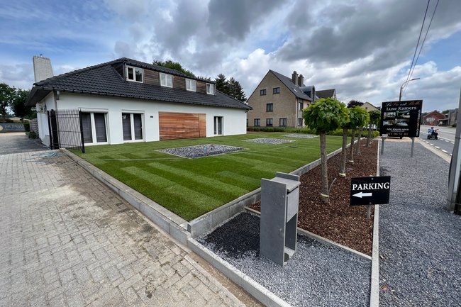 Aanleg van borduurstenen,graszoden