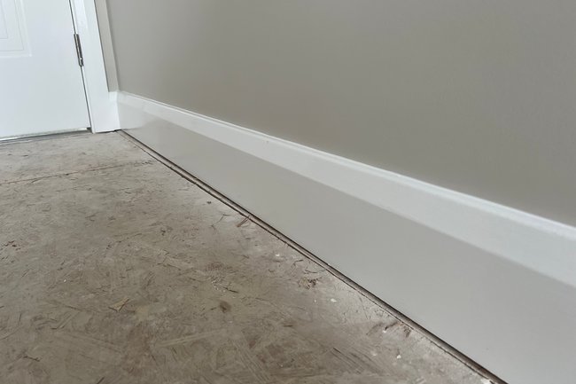 Up close of a skirting freshly painted