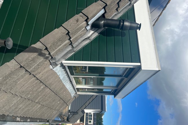 Geheel dakkapel bekleden met kunststof onderhoudsvrij.