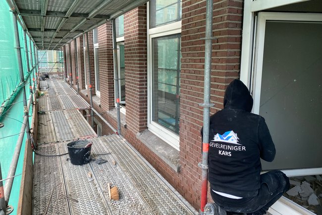 snij voegwerken bij de ambassade