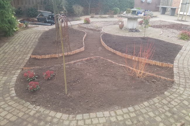 Renovatie verwilderd grasperceel - 2 van 3
