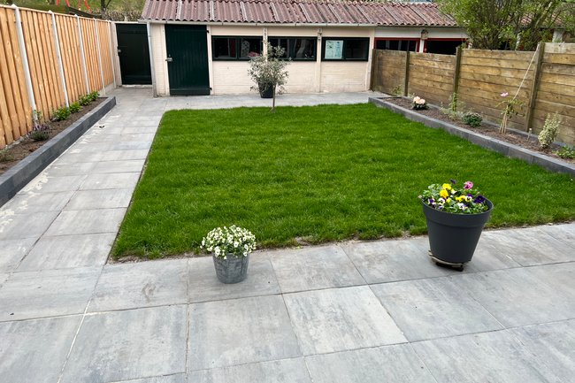 Een voorbeeld van een bijna onderhoudsvrije tuin.