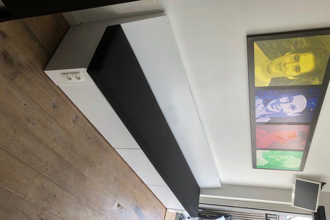 Bank met lade lengte 320 cm. Maatwerk van Axon interieurbouw