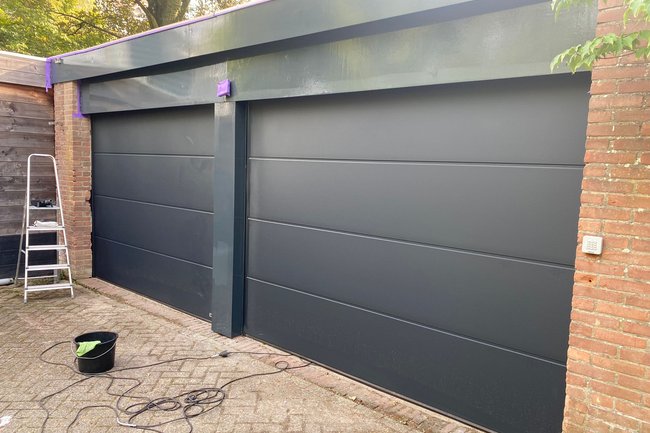 Dubbele Deur (Hormann Planar) incl. uittimmering middenpaal.