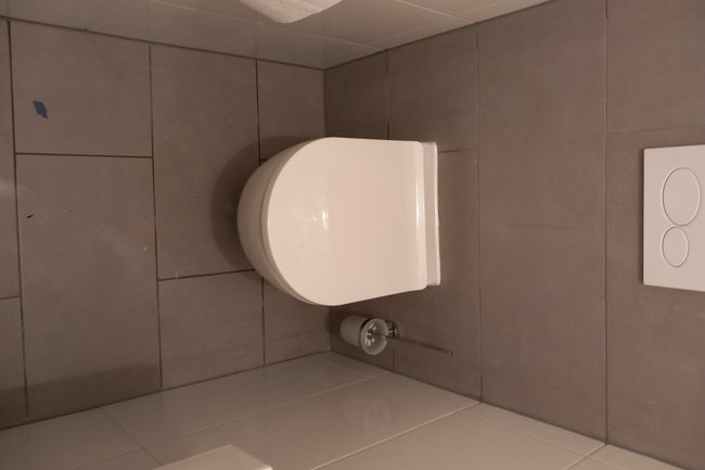toilet gerenoveerd van duoblok naar inbouwtoilet lowbudget