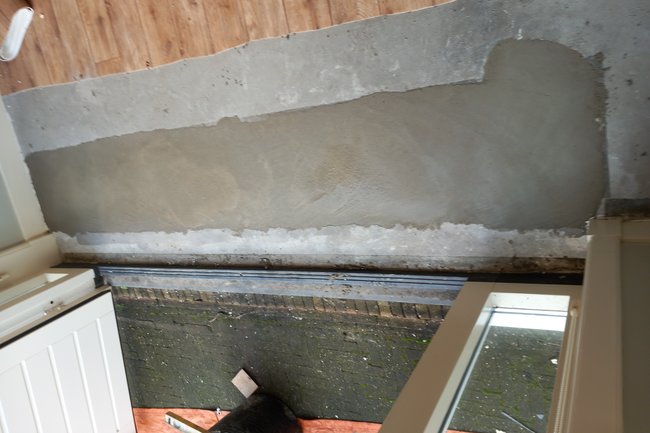 convectorput verwijderd geisoleerd beton en afwerkvloer