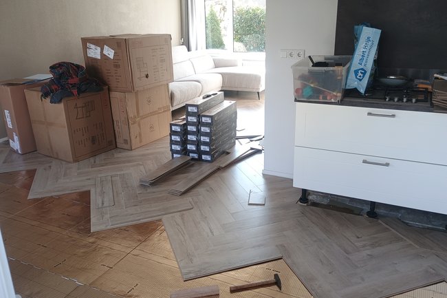 Visgraatmotief gelegd in Kortenhoef