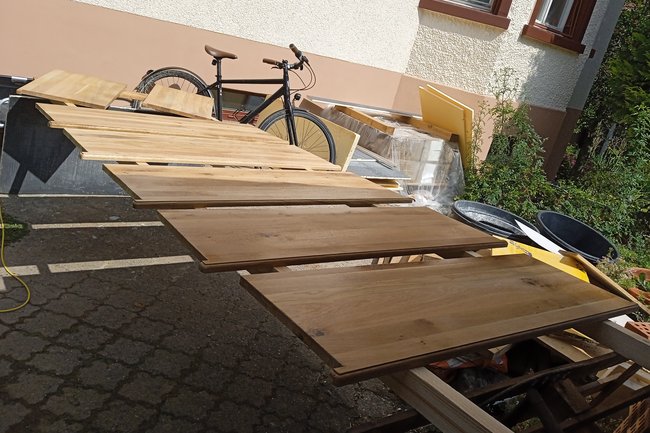 Selbstgedrehte Fensterbänken (Lackierung)