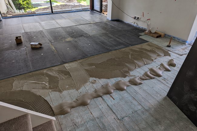 Verlijmen ondervloer op houten ondervloer