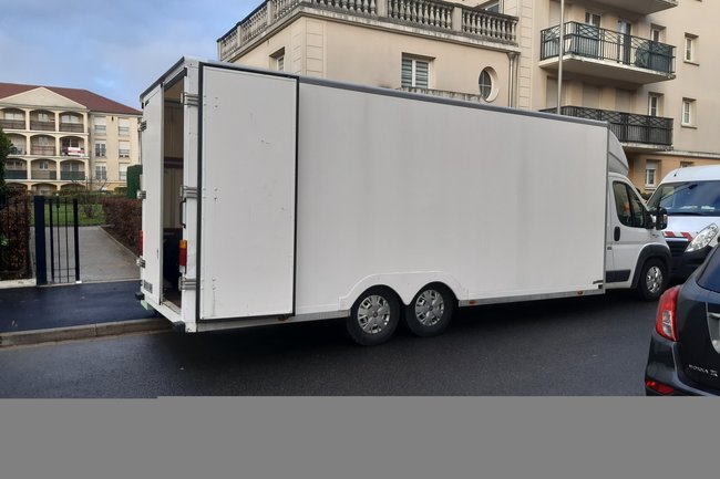 Camion Adapté Grand Volume