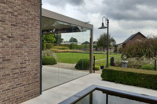 Vaste glazenwand