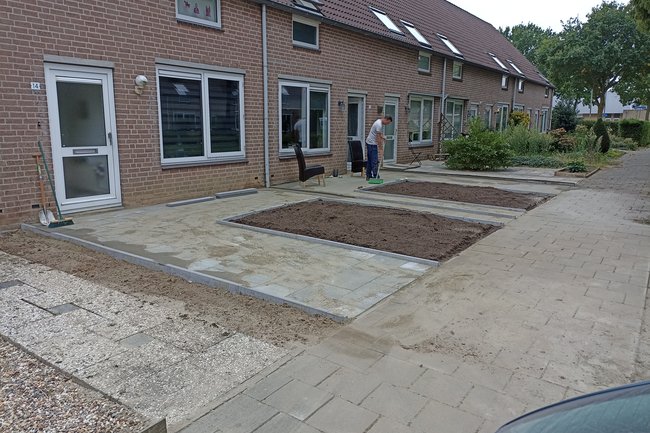 Het resultaat van 2 voortuinen in Duiven her ingericht