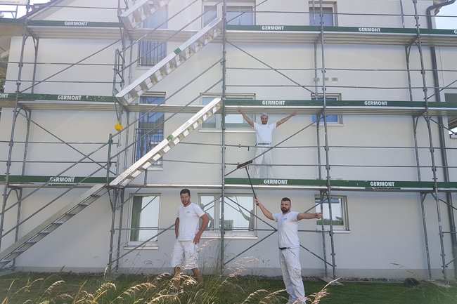 Fassade mit Abrieb verputzt und gestrichen