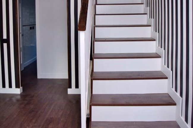 Acabado de forrado con madera de escalera.