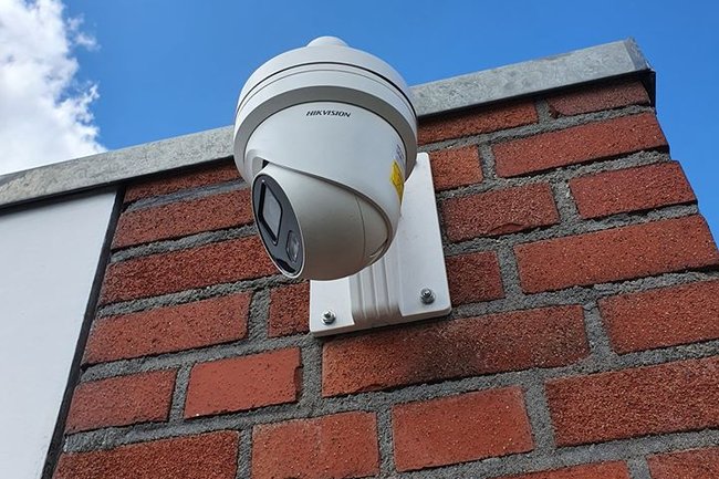 Camera systeem installatie te Stiens