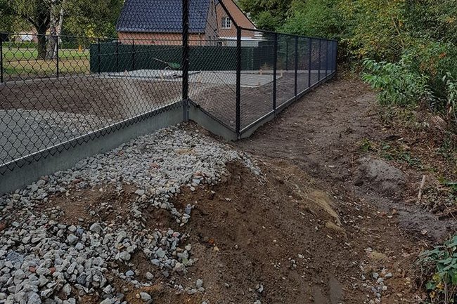 gaashekwerk met betonplaat.
