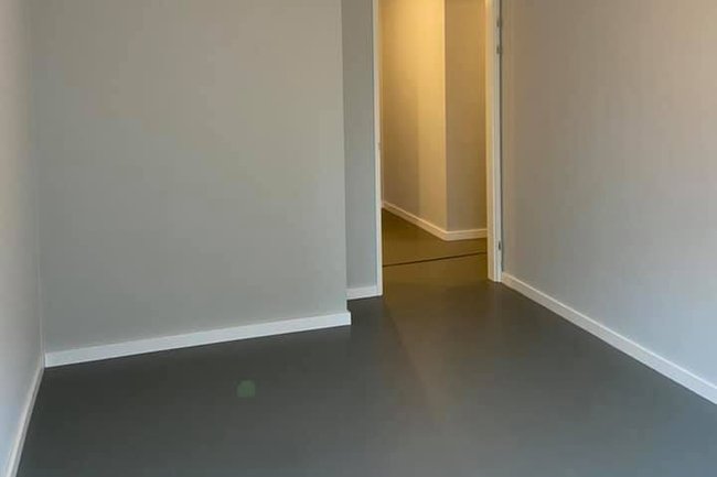 Aanbrengen glasvliesbehang en schilderen wanden