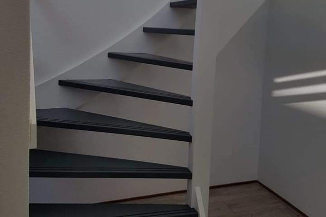 betreft gebeitste trap! 2 dagen bezig geweest. kosten 900,-