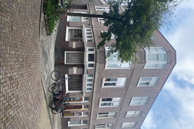 Weer nieuwe voegen in de gevel en de gevel gereinigd
