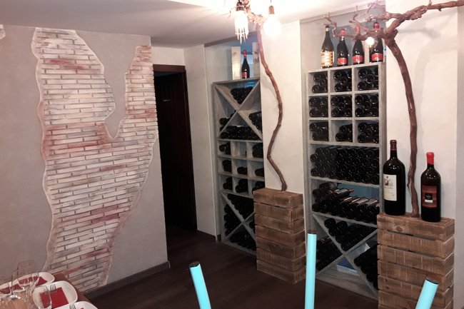 Gastrobar + Q vinos.
Zacatin - Granada