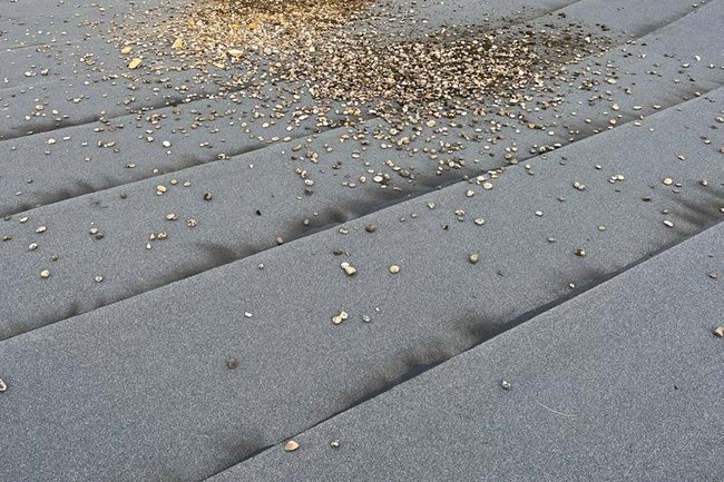 Bestaande kiezelsteentjes terug plaatsen.