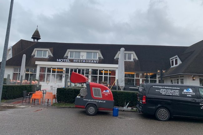 Hotel van der valk, Reinigen wij elk jaar alle terrassen