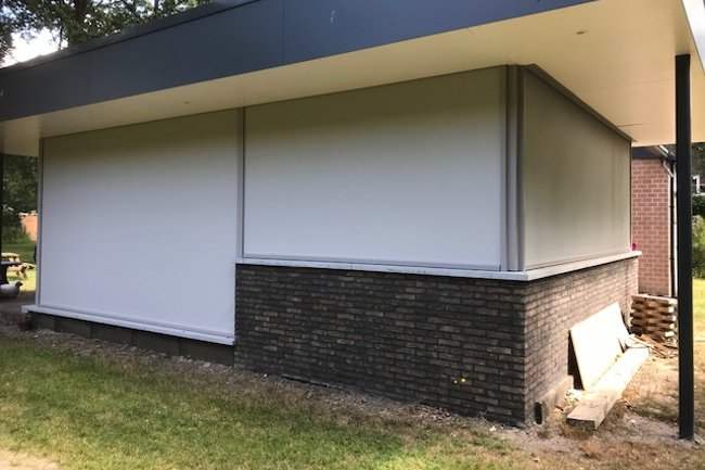 Screens in windvaste uitvoering (ritsgeleiding)